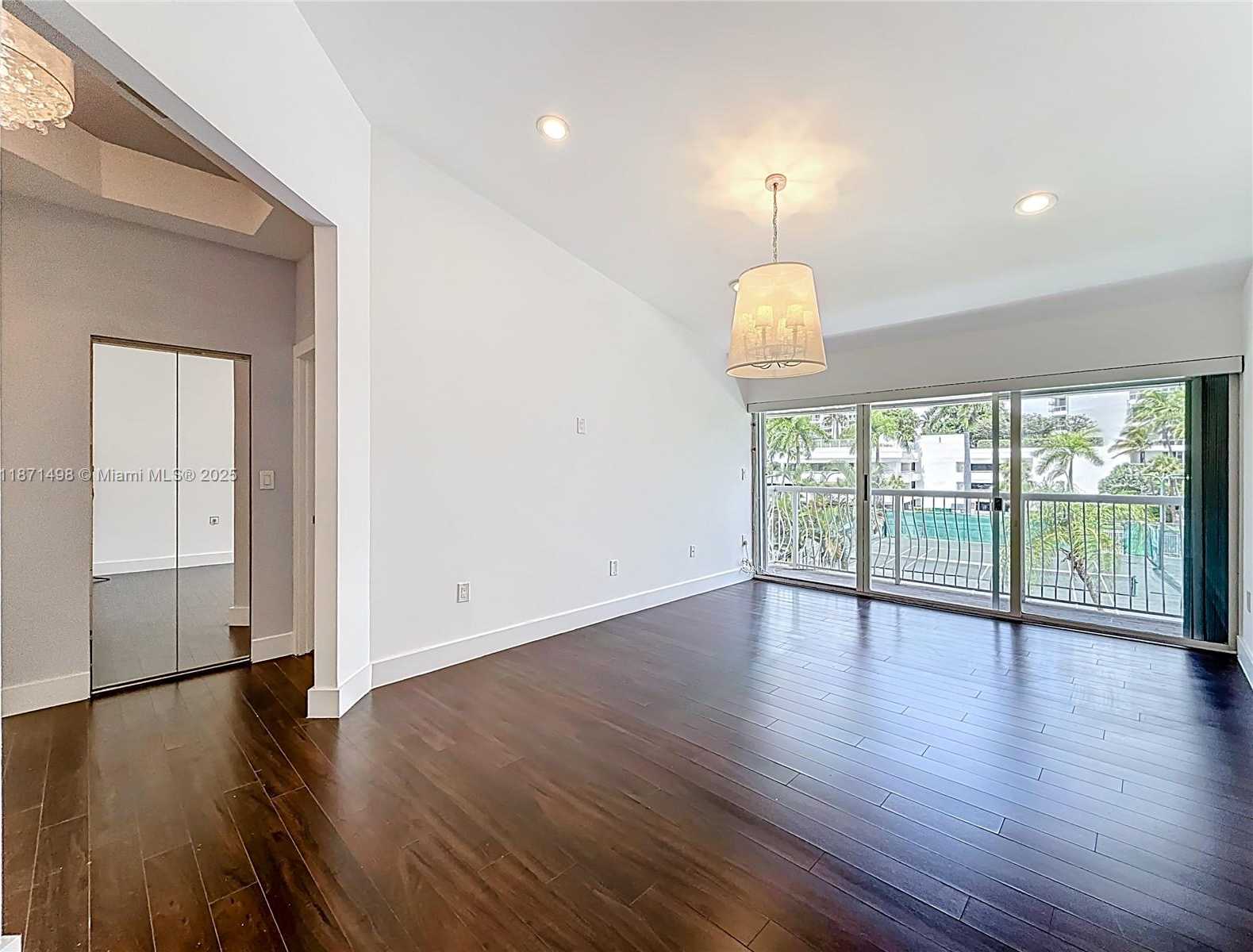 Small Image of Aventura Number 20