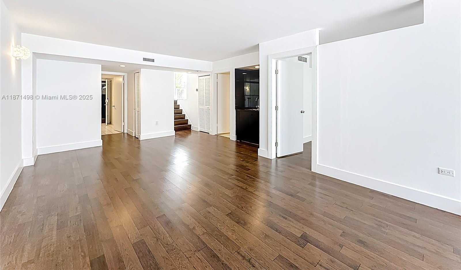 Small Image of Aventura Number 30