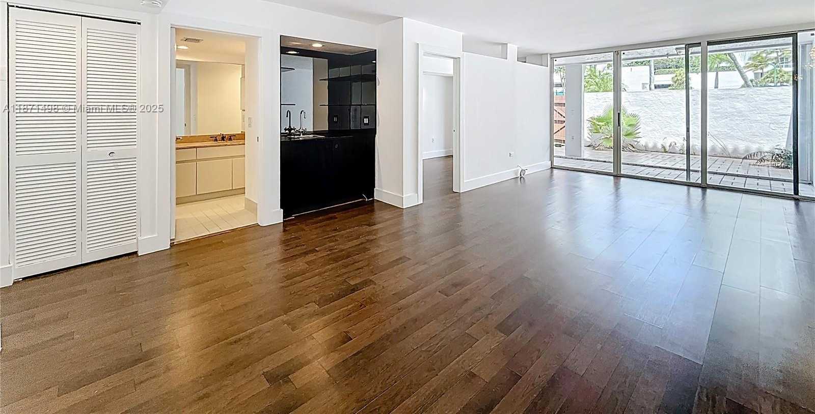 Small Image of Aventura Number 31