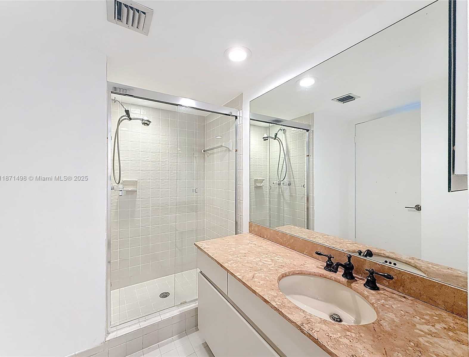 Small Image of Aventura Number 37