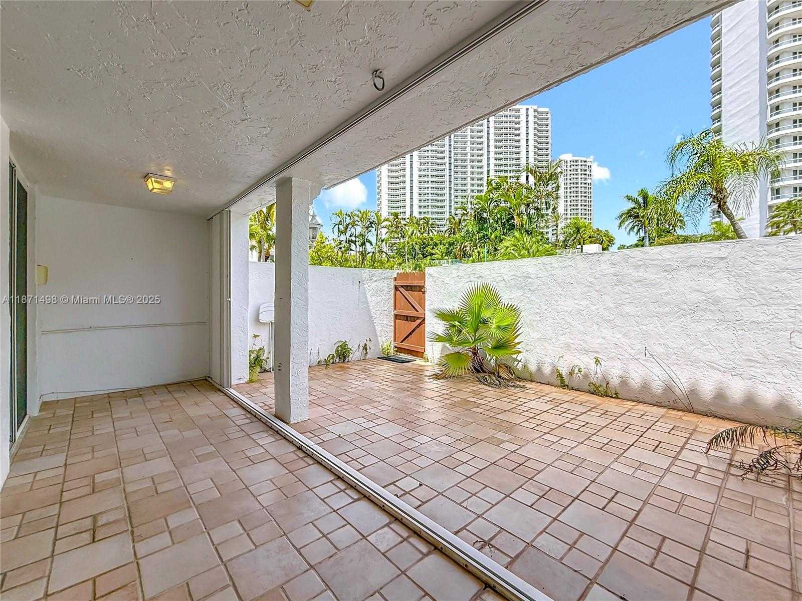 Small Image of Aventura Number 38