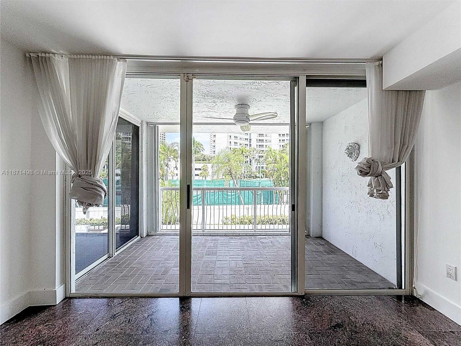 Small Image of Aventura Number 39