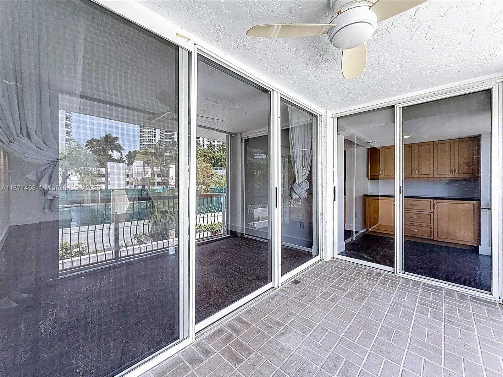 Small Image of Aventura Number 42