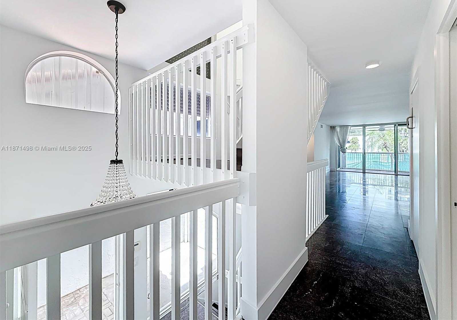 Small Image of Aventura Number 49