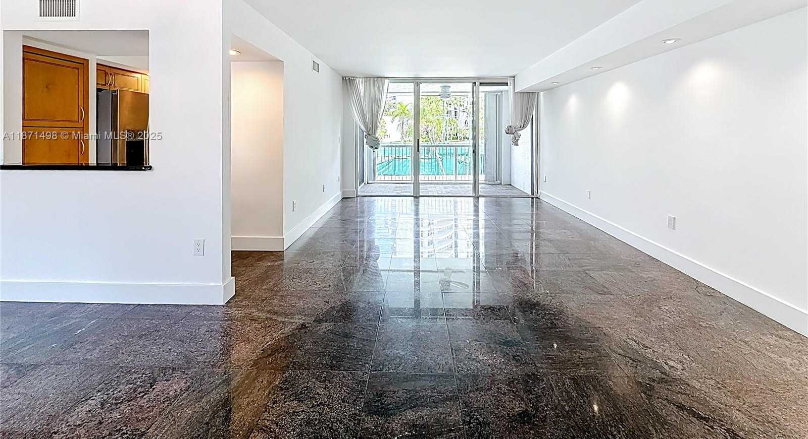 Small Image of Aventura Number 52