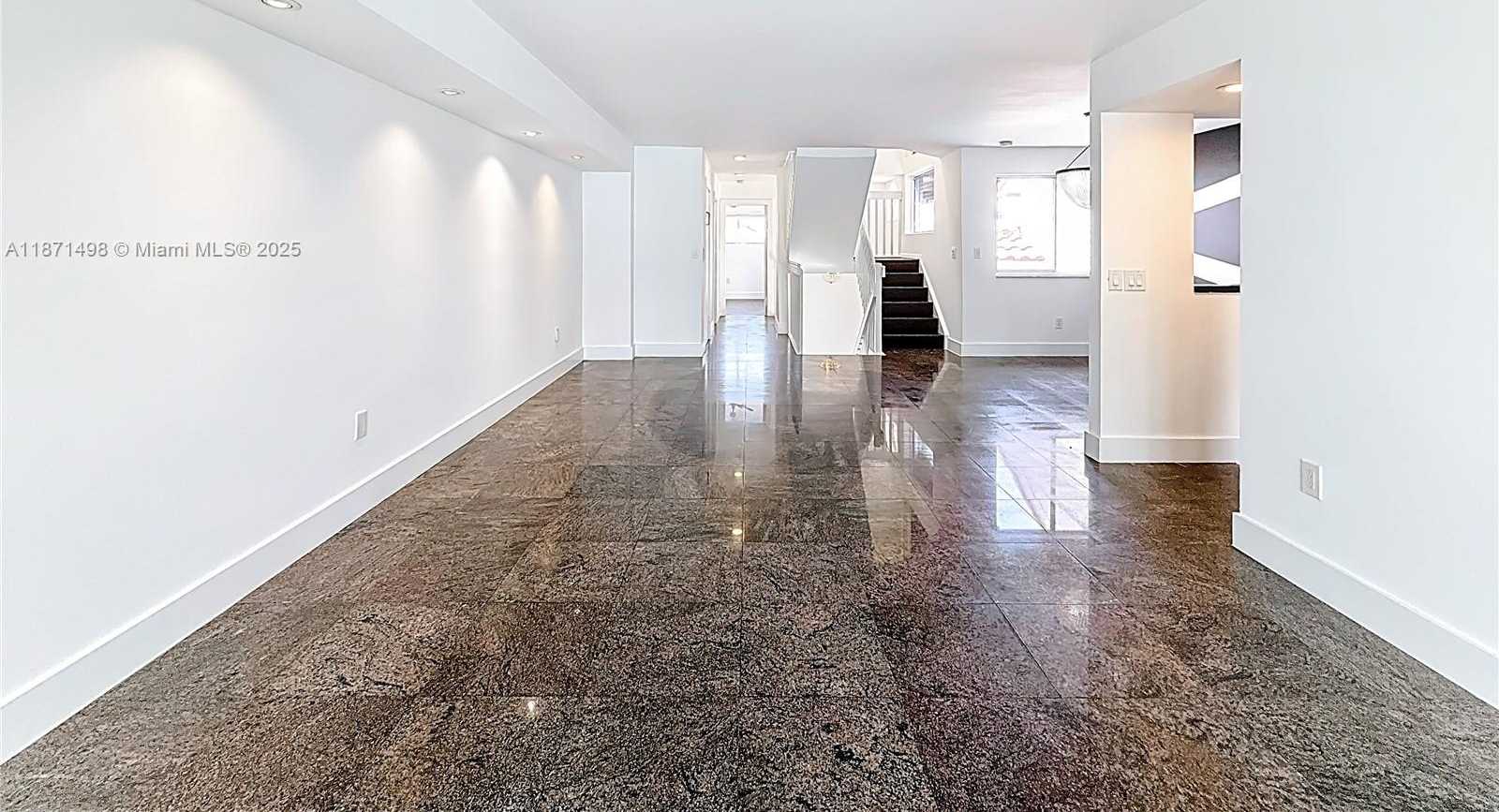 Small Image of Aventura Number 58
