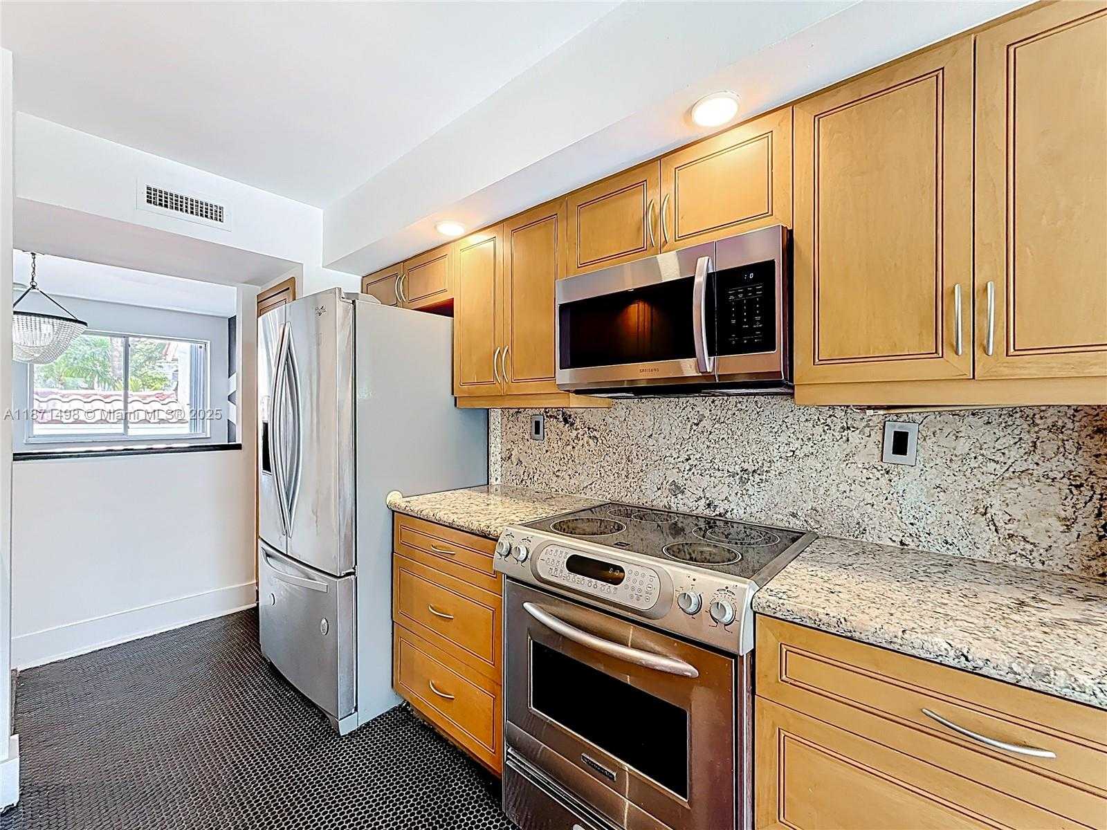 Small Image of Aventura Number 64