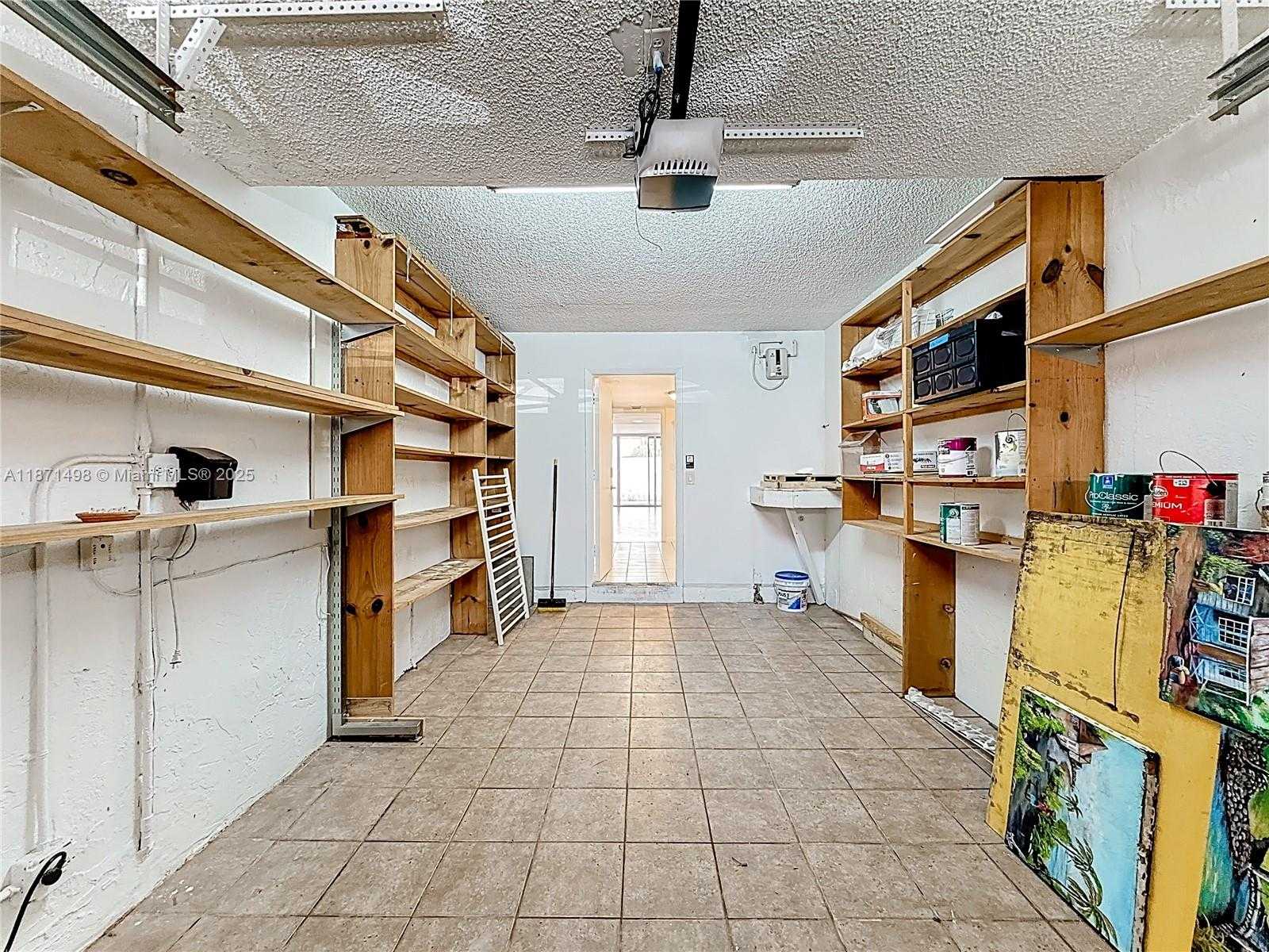 Small Image of Aventura Number 68