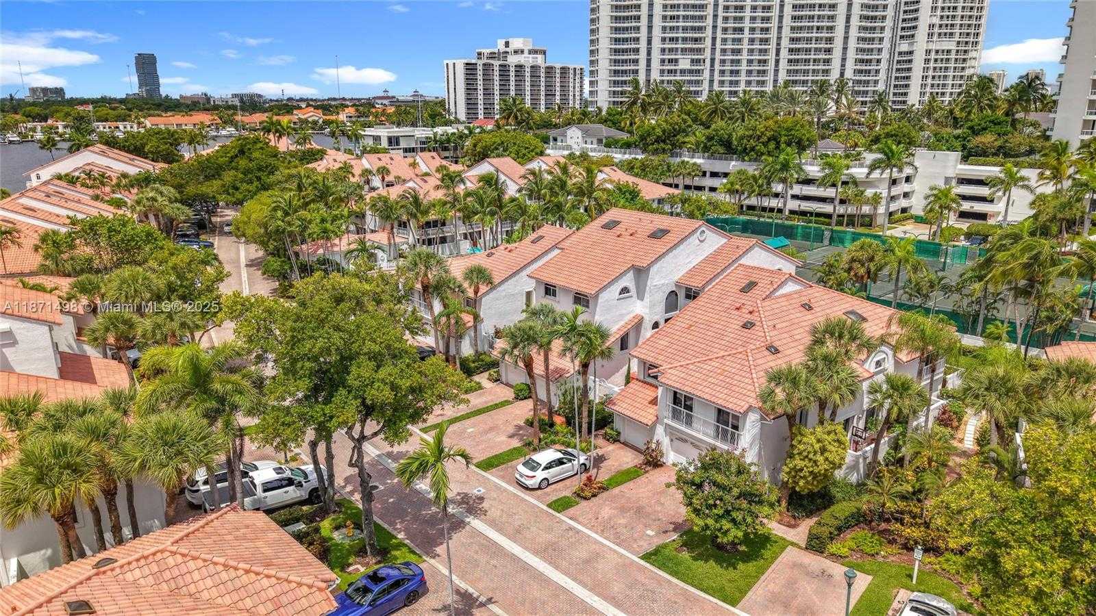 Small Image of Aventura Number 72