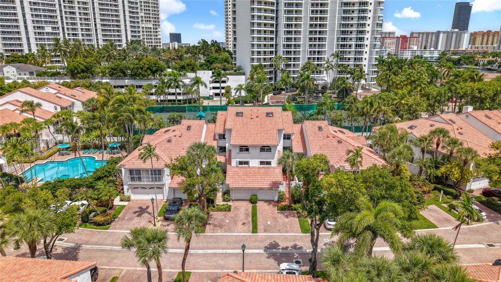 Small Image of Aventura Number 73
