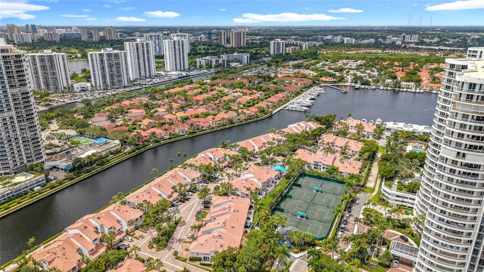 Small Image of Aventura Number 77