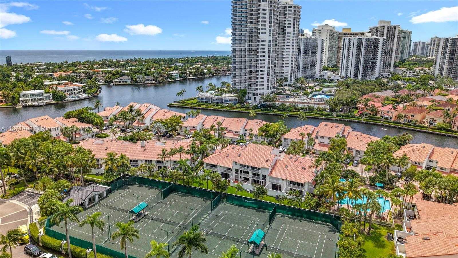 Small Image of Aventura Number 79