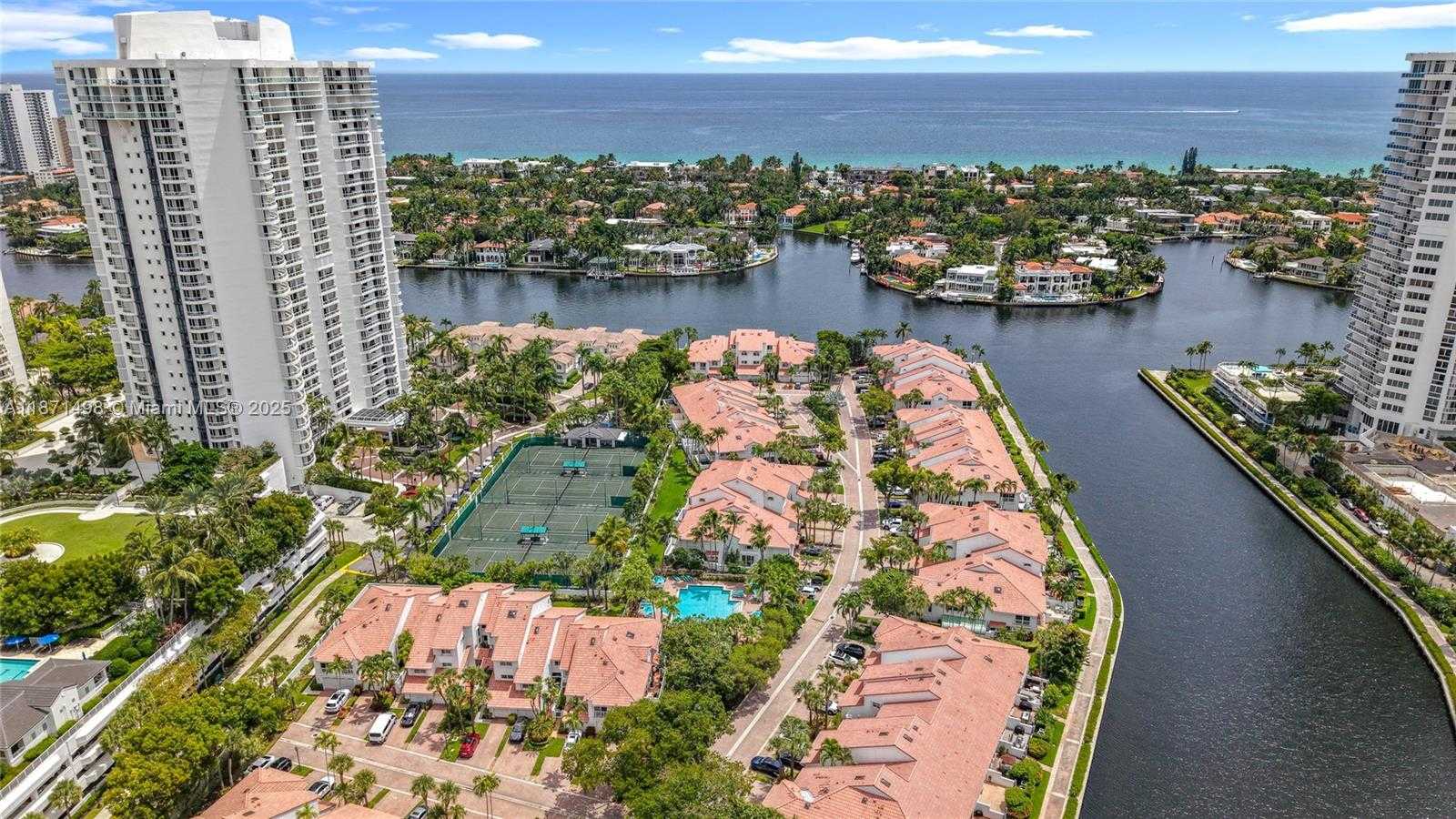 Small Image of Aventura Number 80