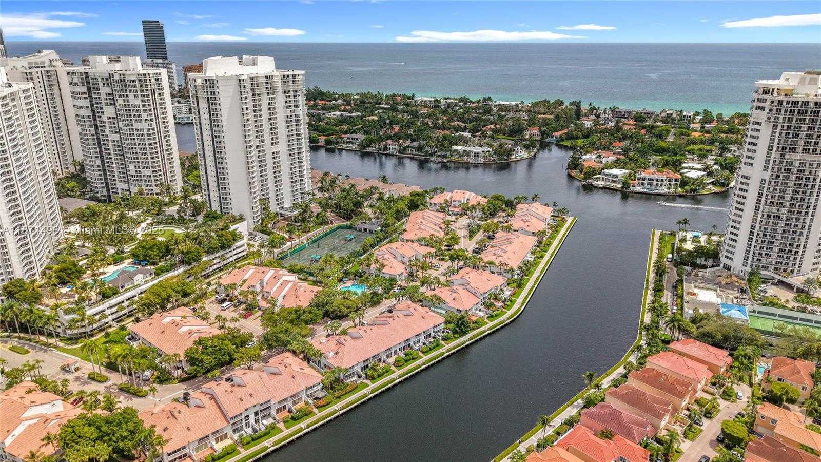 Small Image of Aventura Number 81