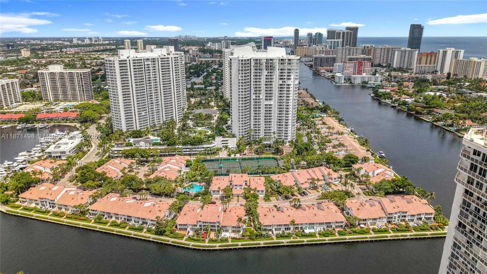 Small Image of Aventura Number 82