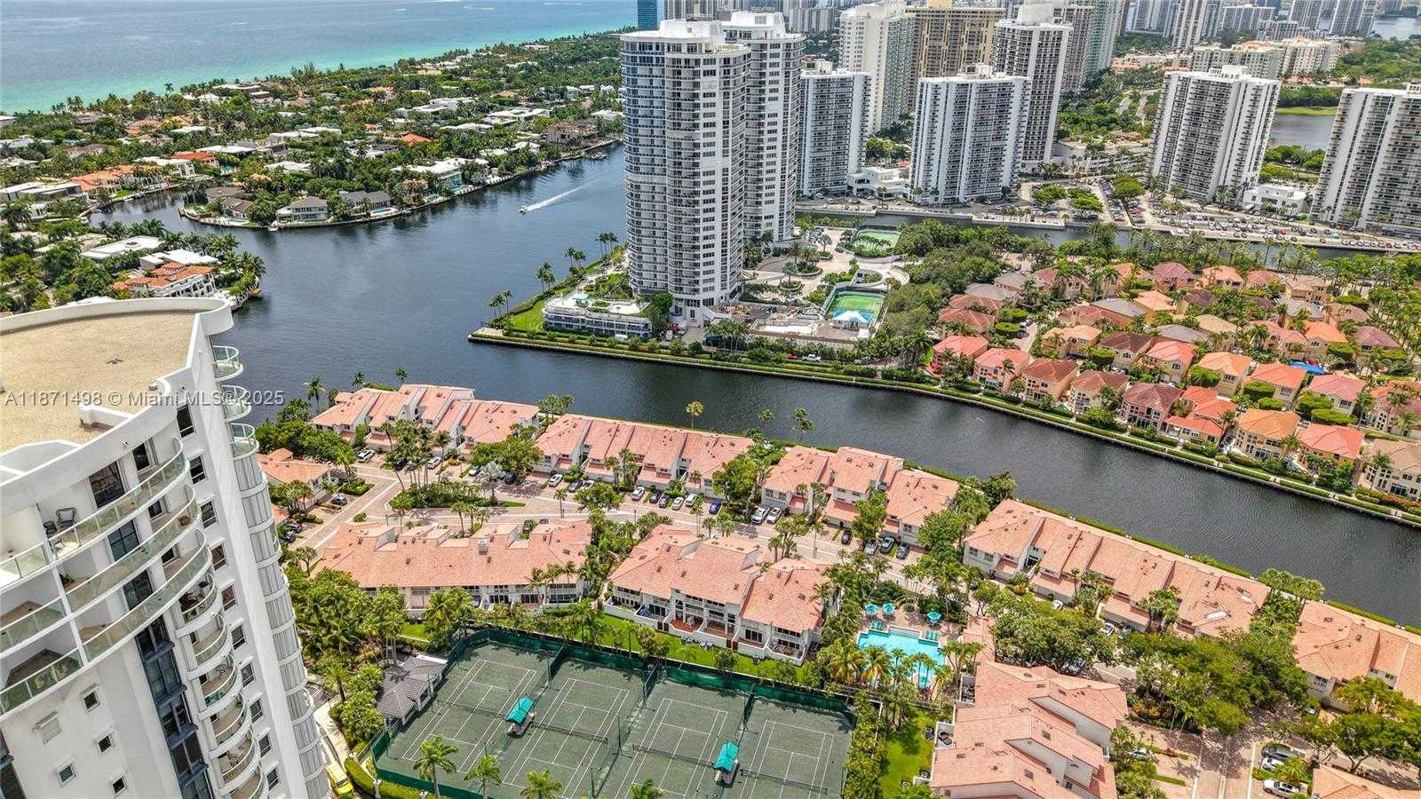 Small Image of Aventura Number 83
