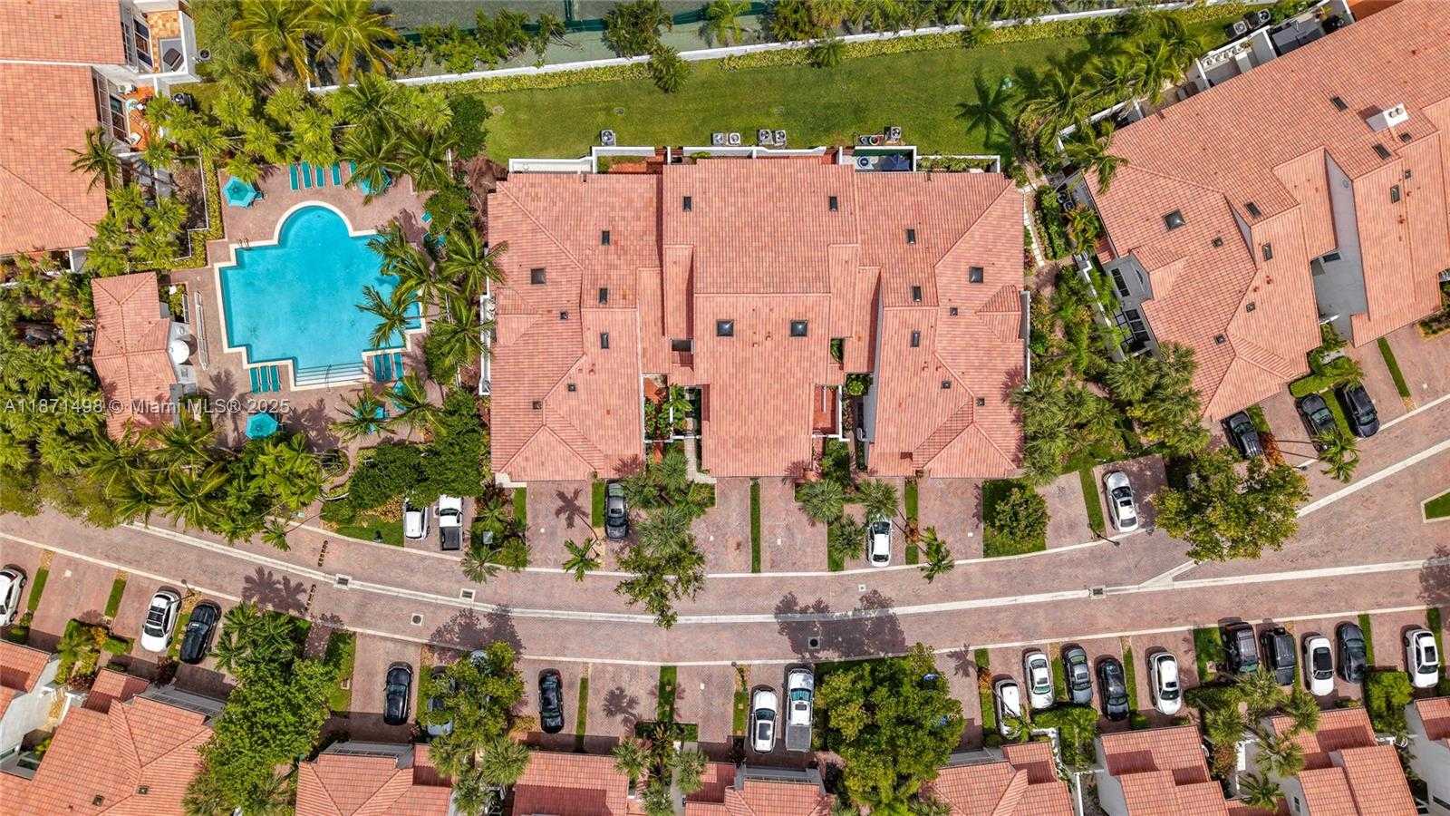 Small Image of Aventura Number 86