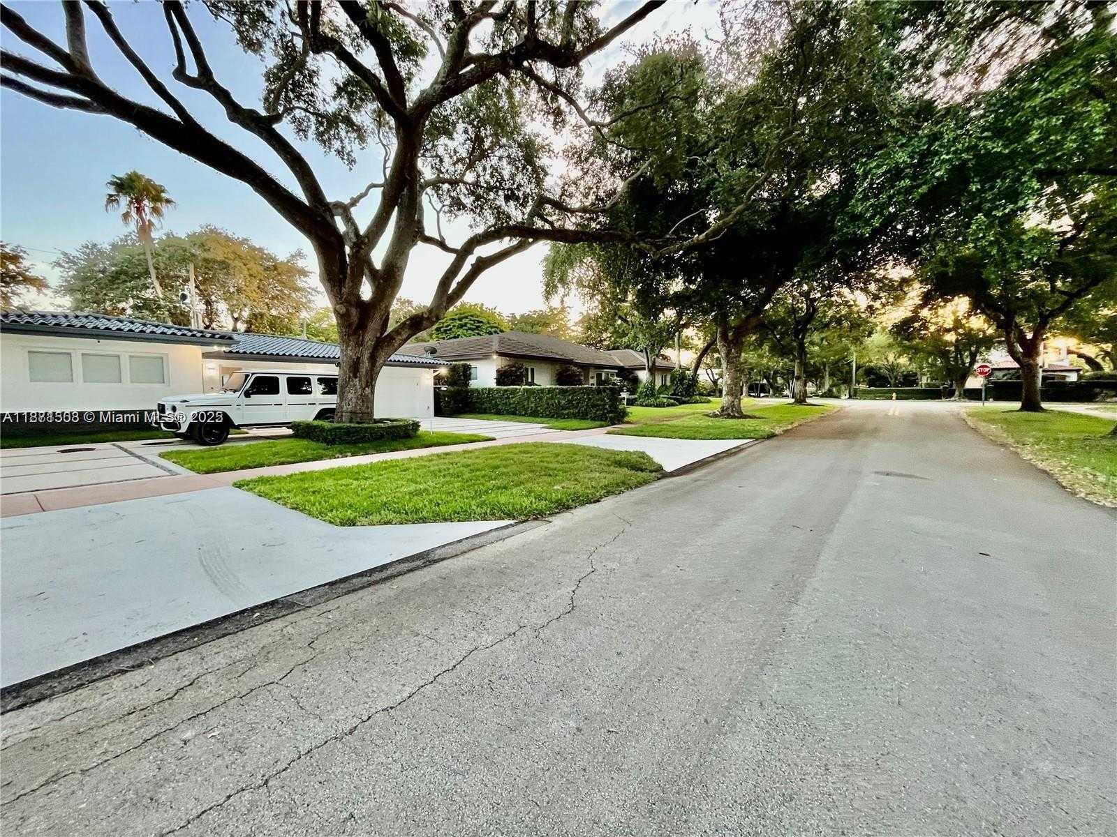 Small Image of 616 TIZIANO AVE, Coral Gables Number 16