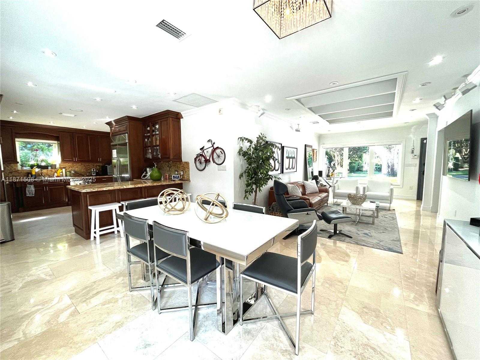 Small Image of 616 TIZIANO AVE, Coral Gables Number 19