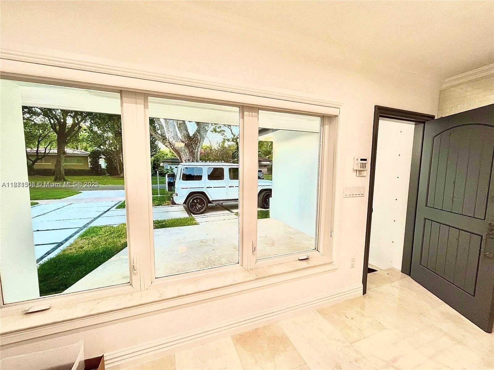 Small Image of 616 TIZIANO AVE, Coral Gables Number 2