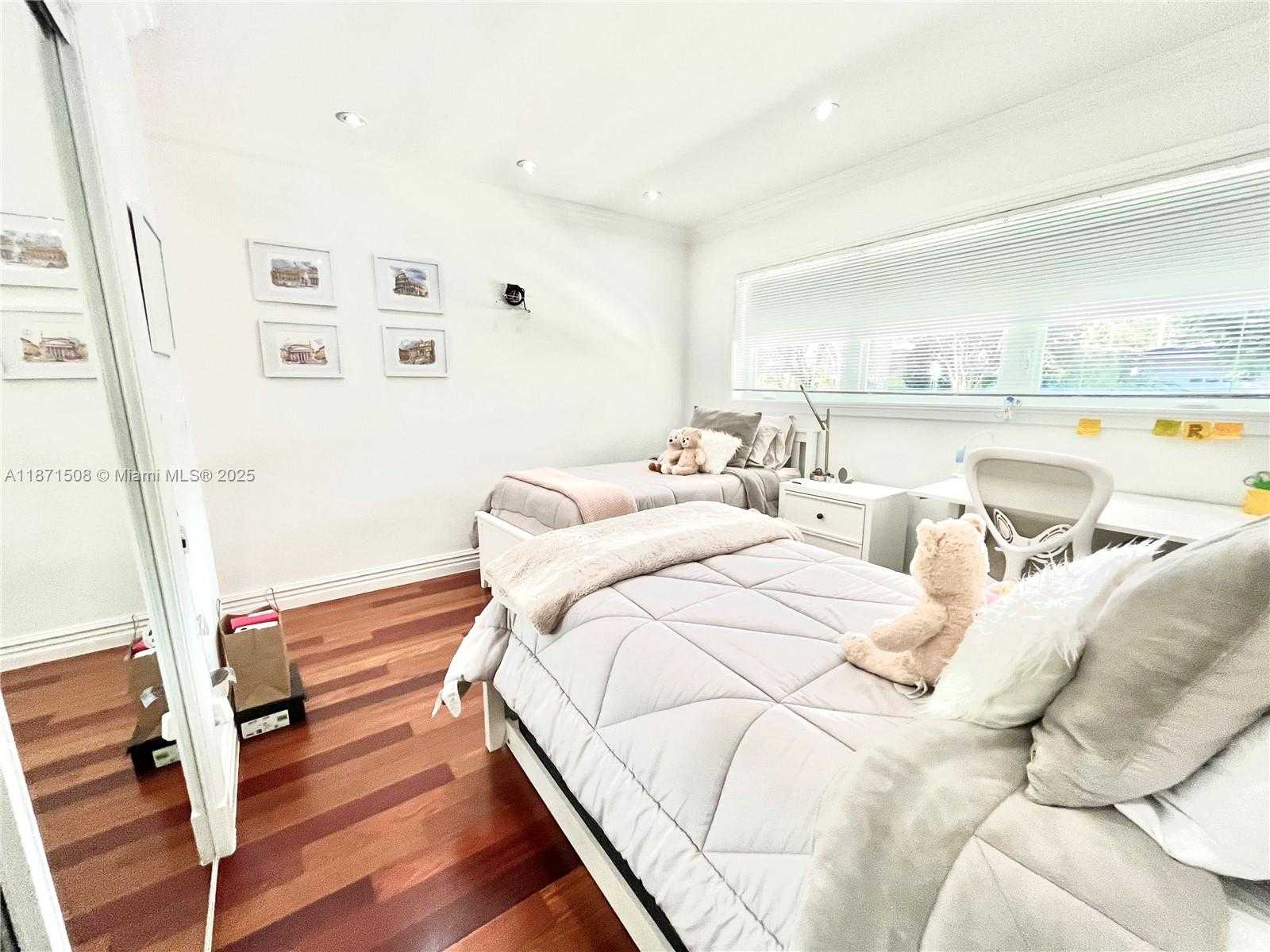 Small Image of 616 TIZIANO AVE, Coral Gables Number 23