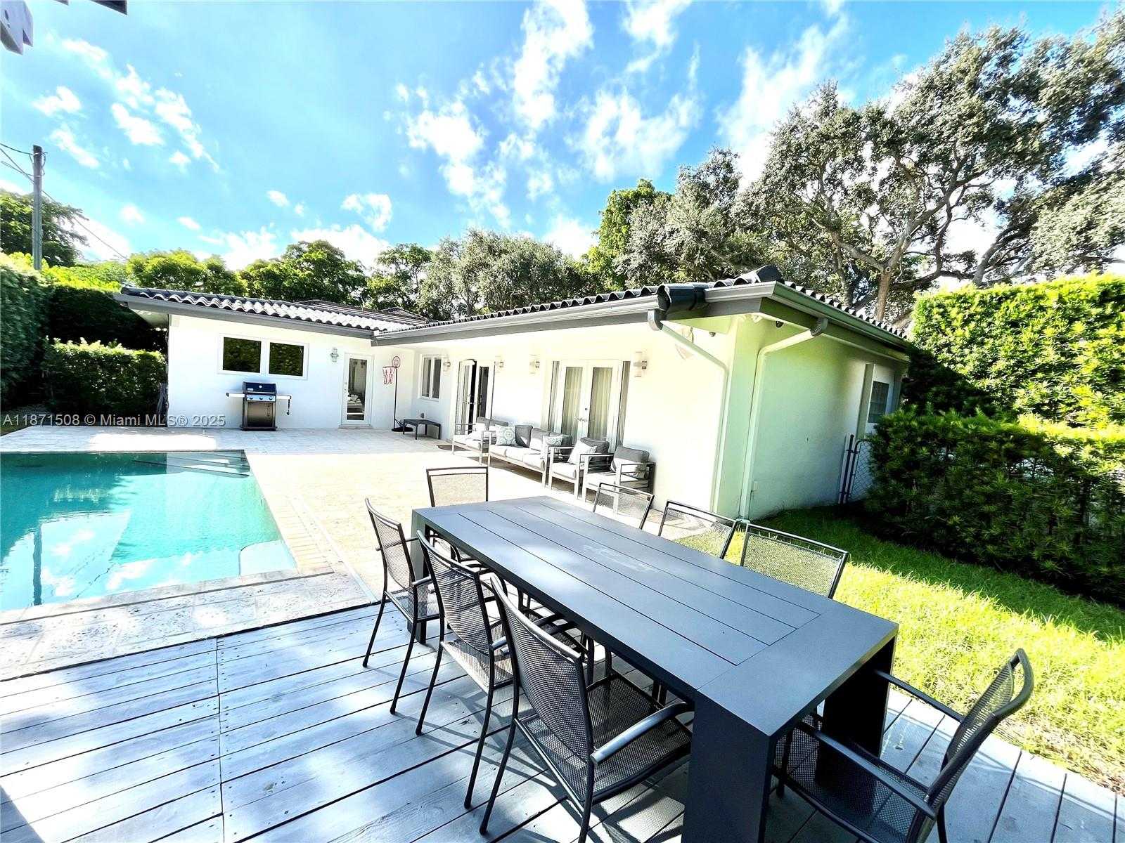 Small Image of 616 TIZIANO AVE, Coral Gables Number 26