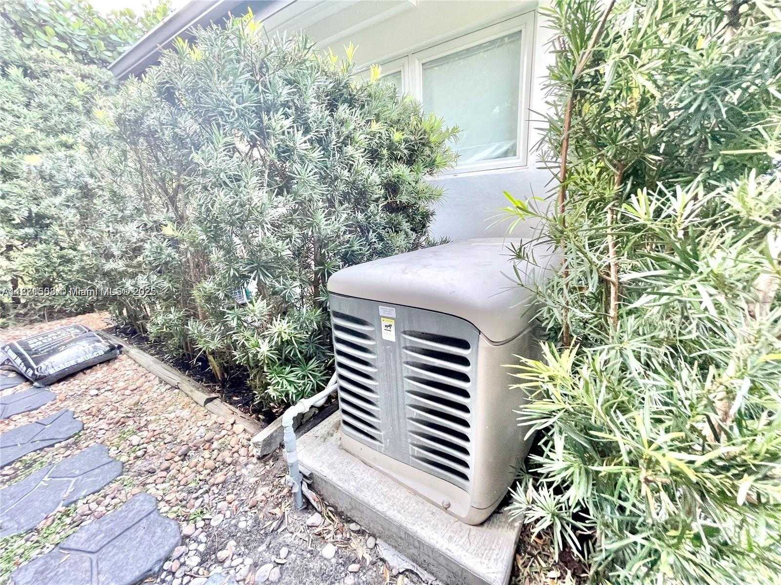 Small Image of 616 TIZIANO AVE, Coral Gables Number 27
