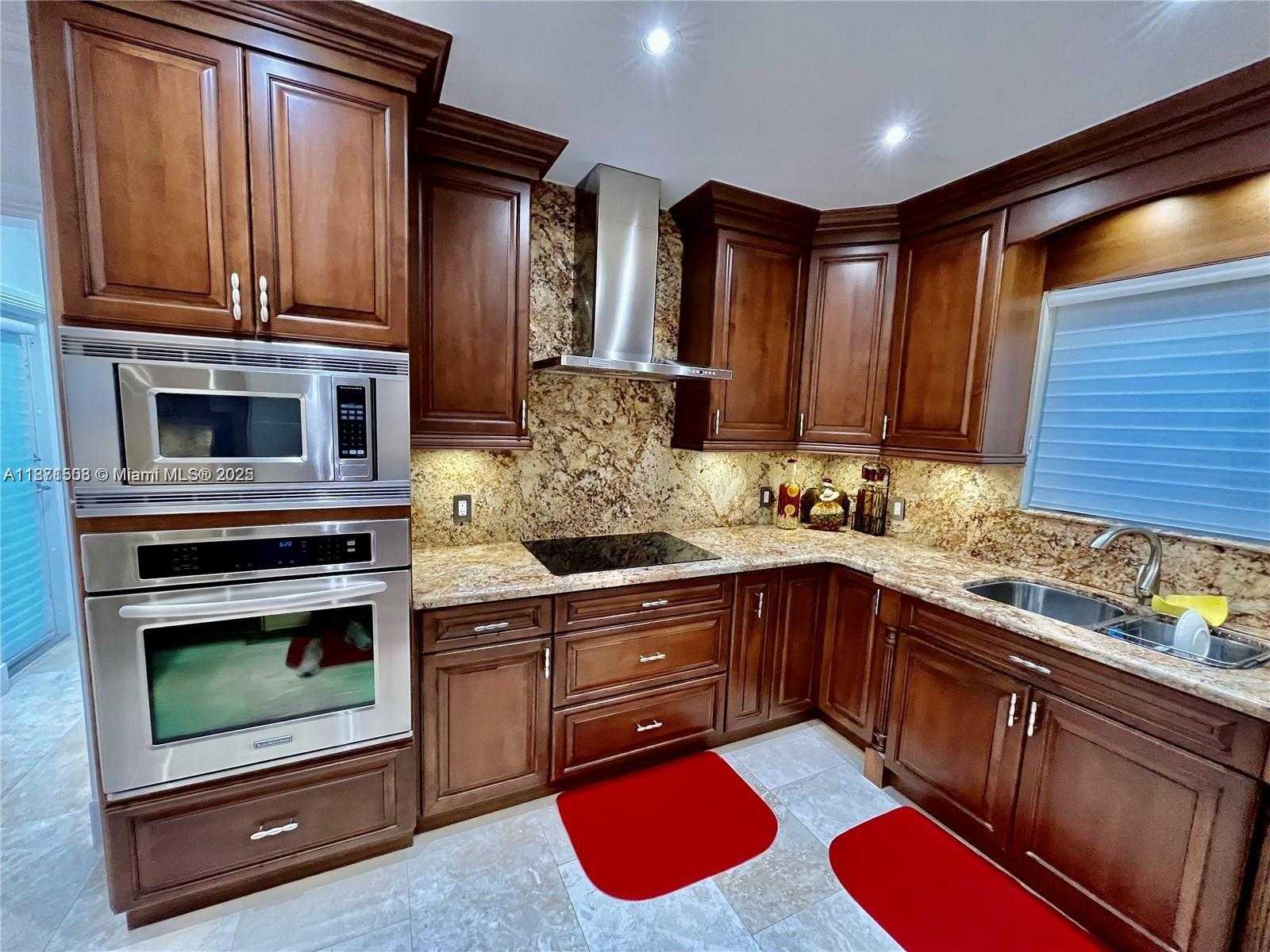 Small Image of 616 TIZIANO AVE, Coral Gables Number 5