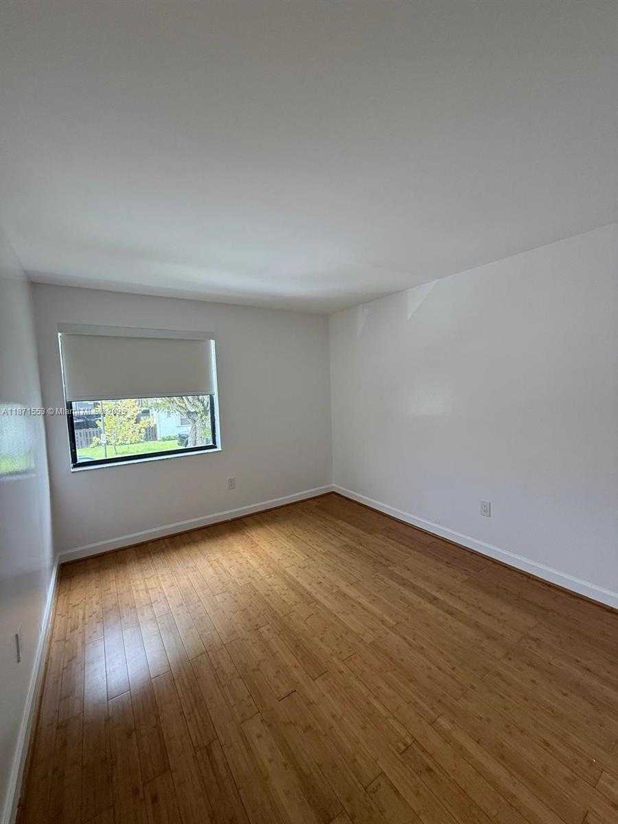 Small Image of 9419 FONTAINEBLEAU BLVD #212, Miami Number 17