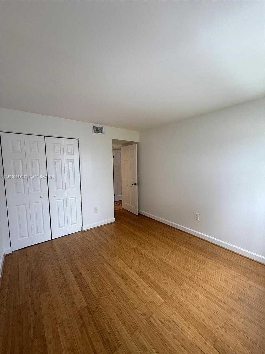 Small Image of 9419 FONTAINEBLEAU BLVD #212, Miami Number 20
