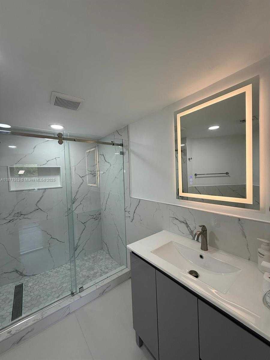 Small Image of 9419 FONTAINEBLEAU BLVD #212, Miami Number 21
