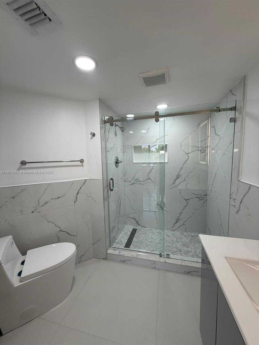 Small Image of 9419 FONTAINEBLEAU BLVD #212, Miami Number 22