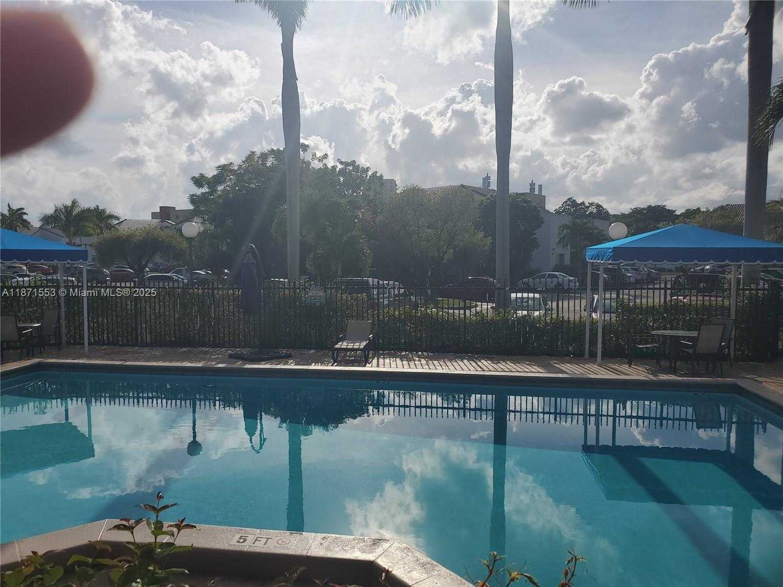 Small Image of 9419 FONTAINEBLEAU BLVD #212, Miami Number 24