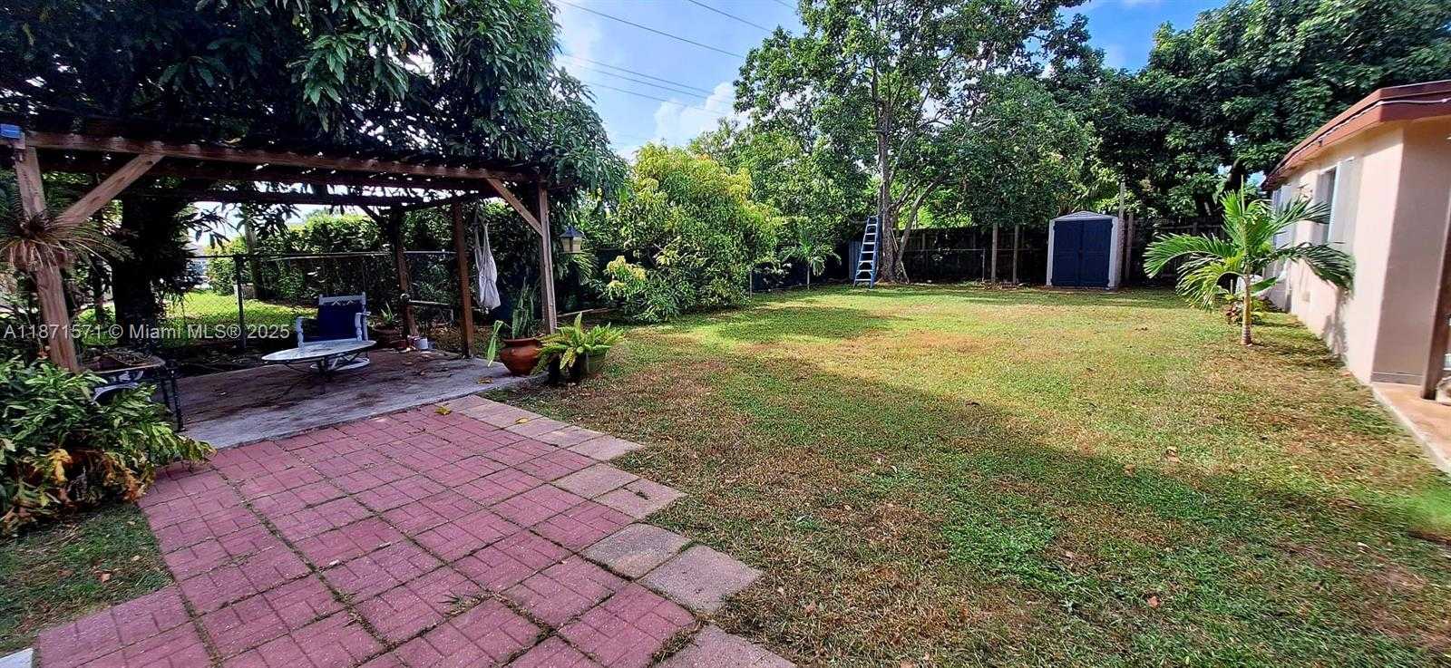 Small Image of 15403 SOUTH WEST 107TH CT, Miami Number 6