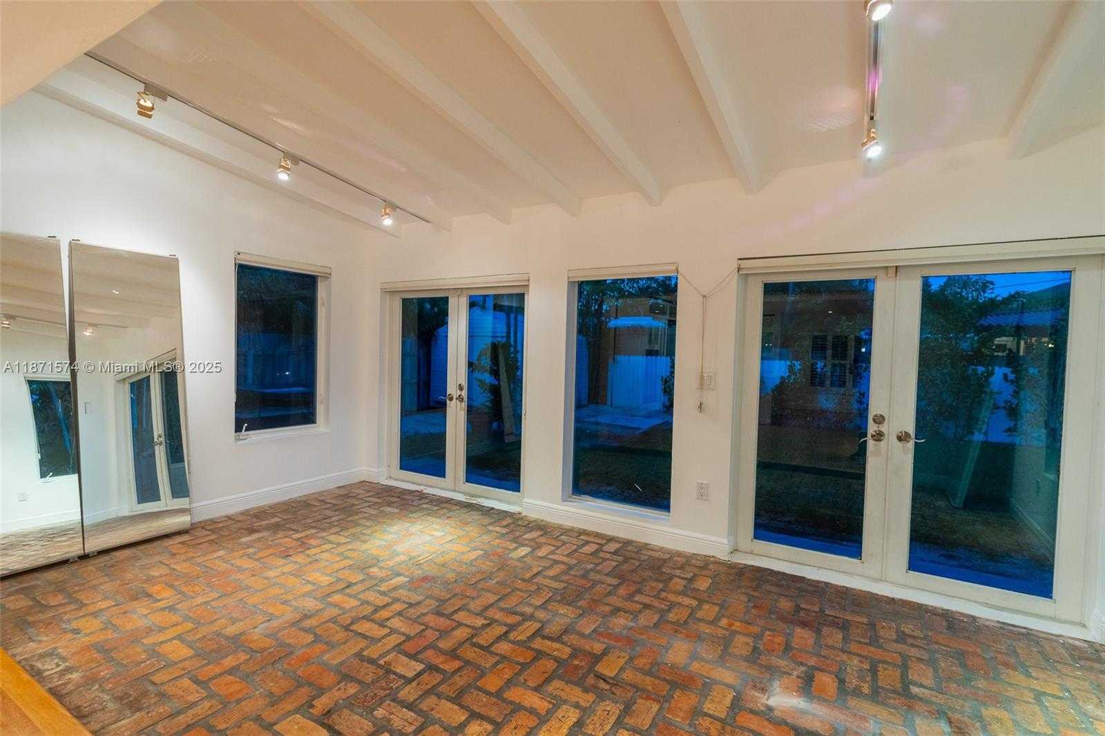 Small Image of 355 REDWOOD LN, Key Biscayne Number 16