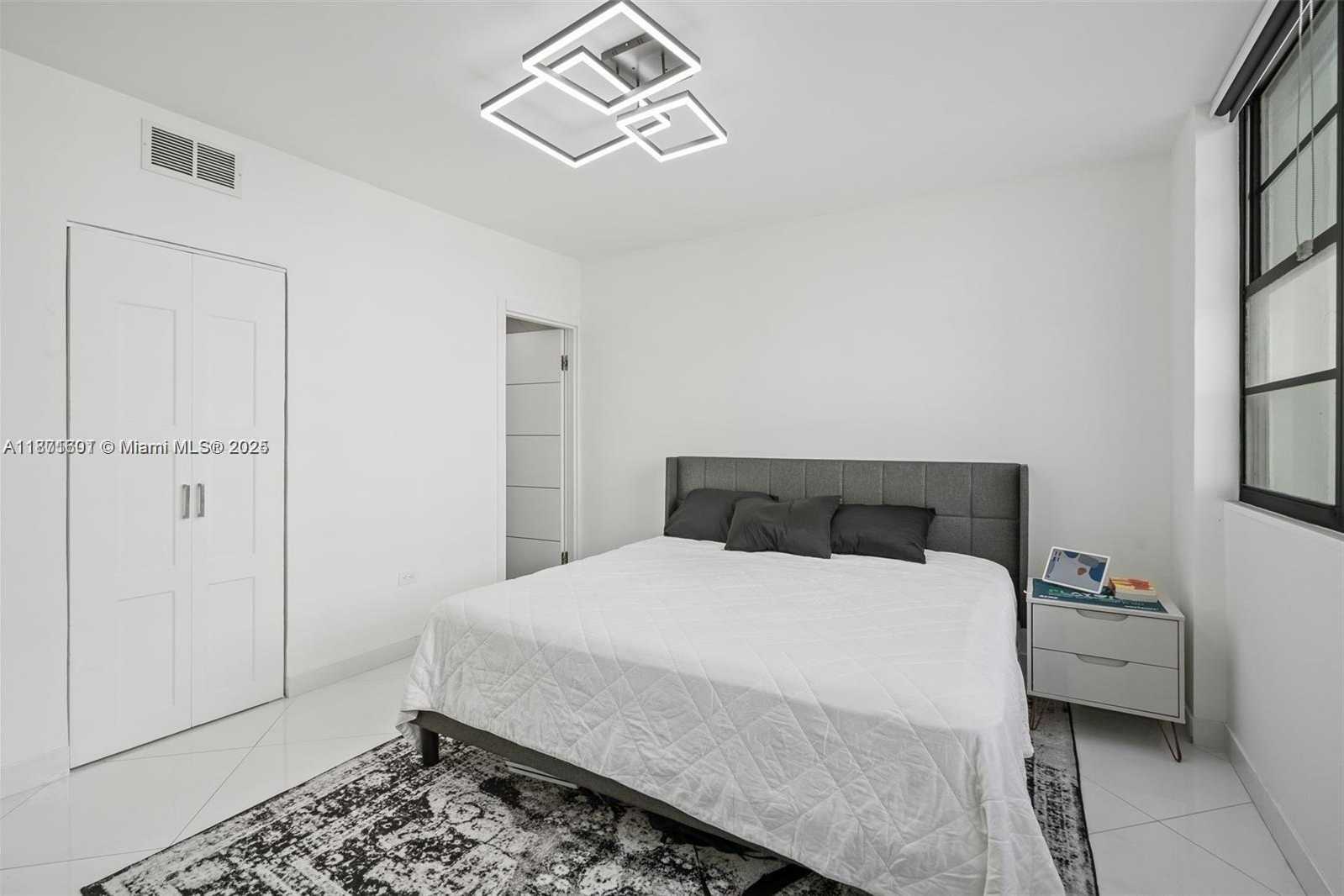 Small Image of 999 BRICKELL BAY DR #705, Miami Number 10