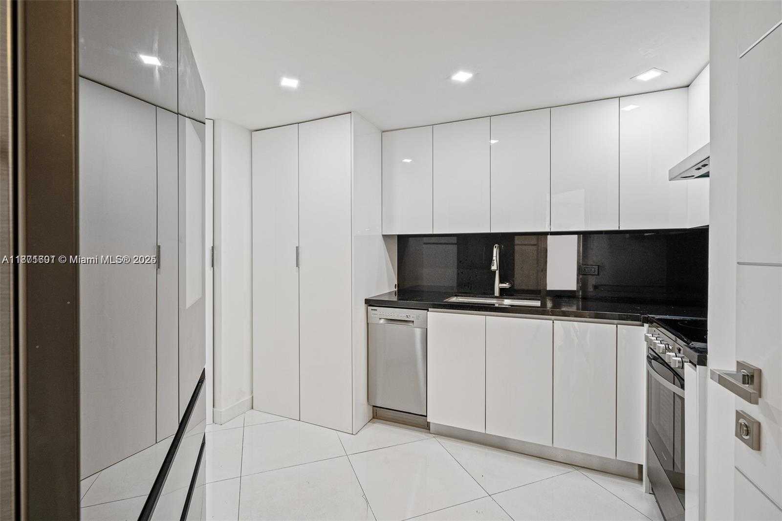 Small Image of 999 BRICKELL BAY DR #705, Miami Number 15