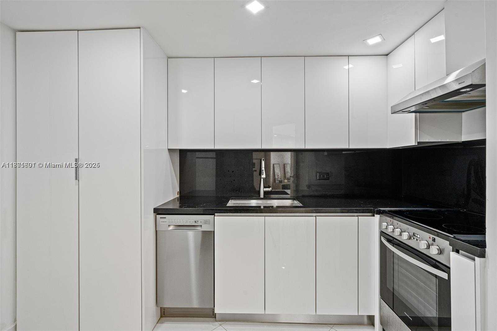 Small Image of 999 BRICKELL BAY DR #705, Miami Number 16