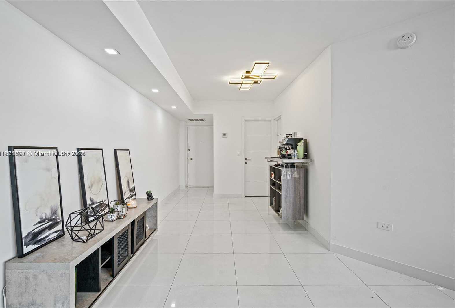 Small Image of 999 BRICKELL BAY DR #705, Miami Number 6