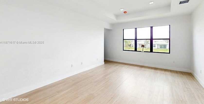 Small Image of 8350 ROYAL COUNTY DOWN RD, Boca Raton Number 21