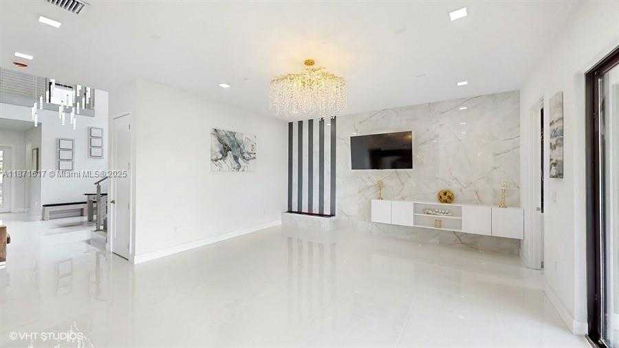 Small Image of 8350 ROYAL COUNTY DOWN RD, Boca Raton Number 3