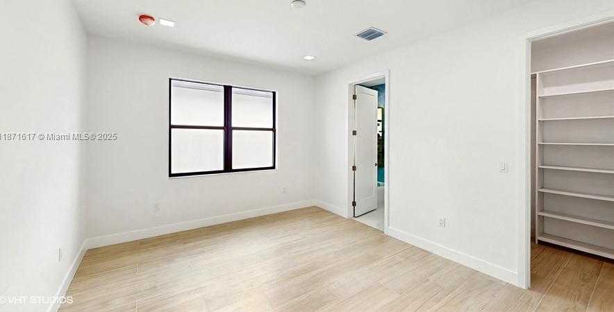 Small Image of 8350 ROYAL COUNTY DOWN RD, Boca Raton Number 33
