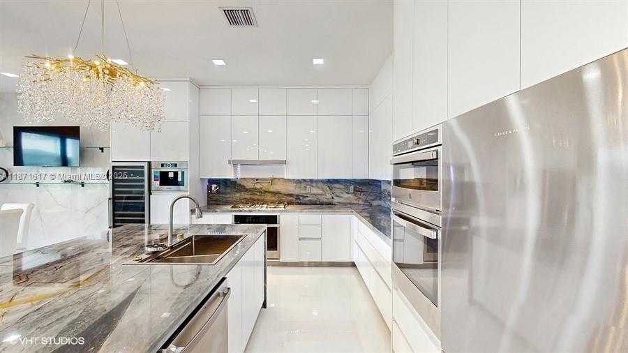 Small Image of 8350 ROYAL COUNTY DOWN RD, Boca Raton Number 9