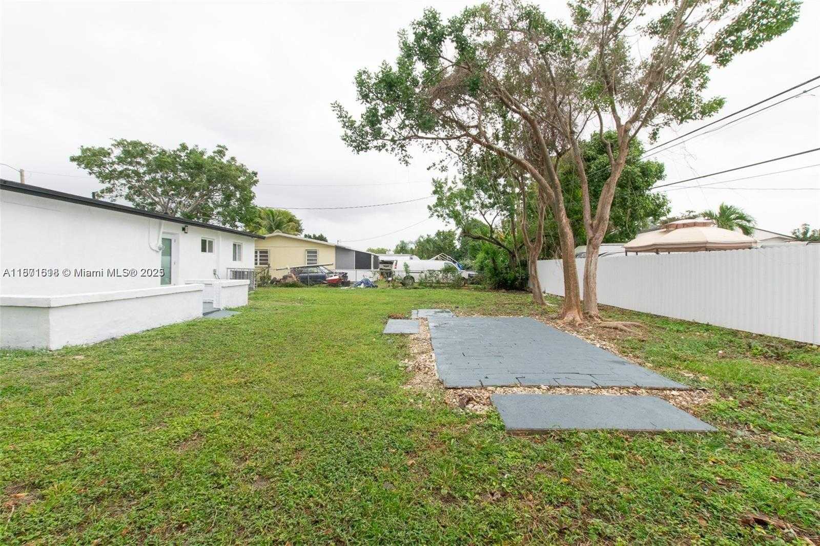 Small Image of 11520 SOUTH WEST 142ND TER, Miami Number 16