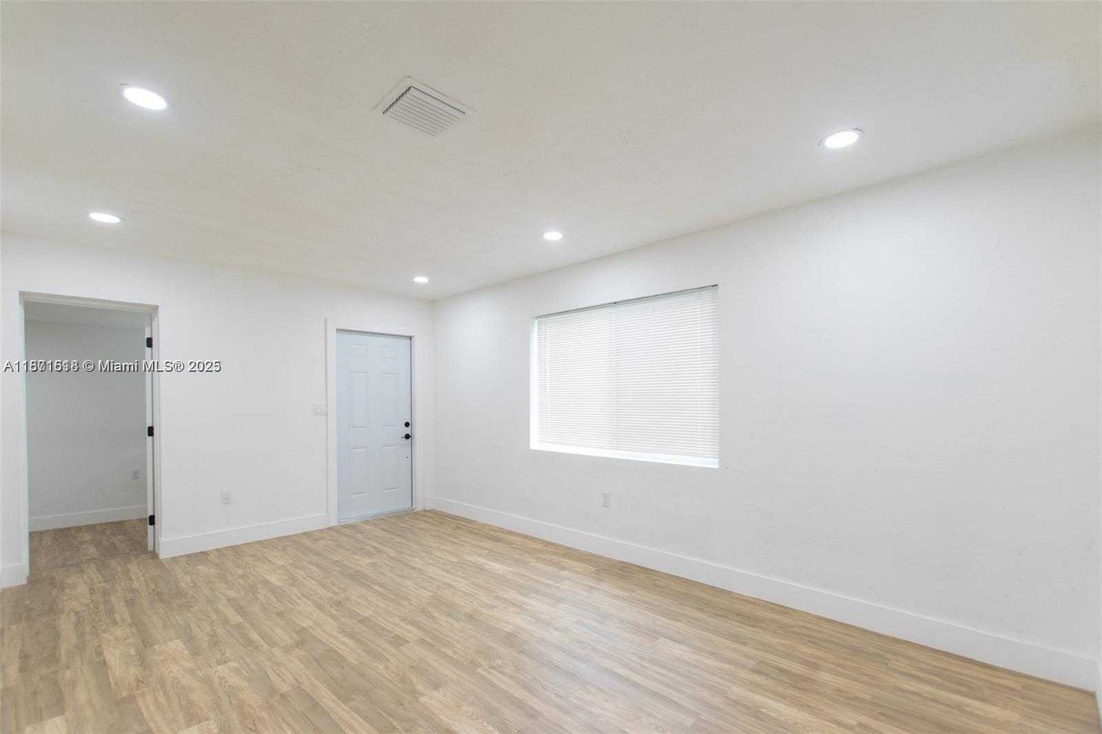 Small Image of 11520 SOUTH WEST 142ND TER, Miami Number 3