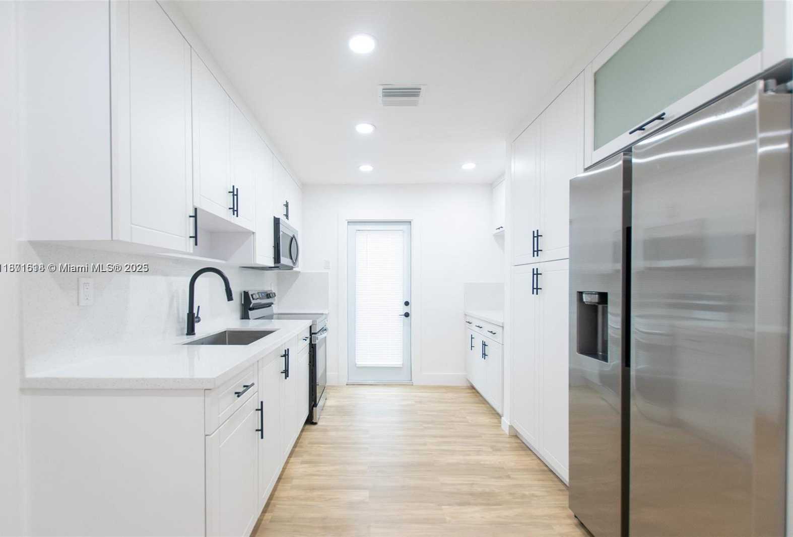 Small Image of 11520 SOUTH WEST 142ND TER, Miami Number 4
