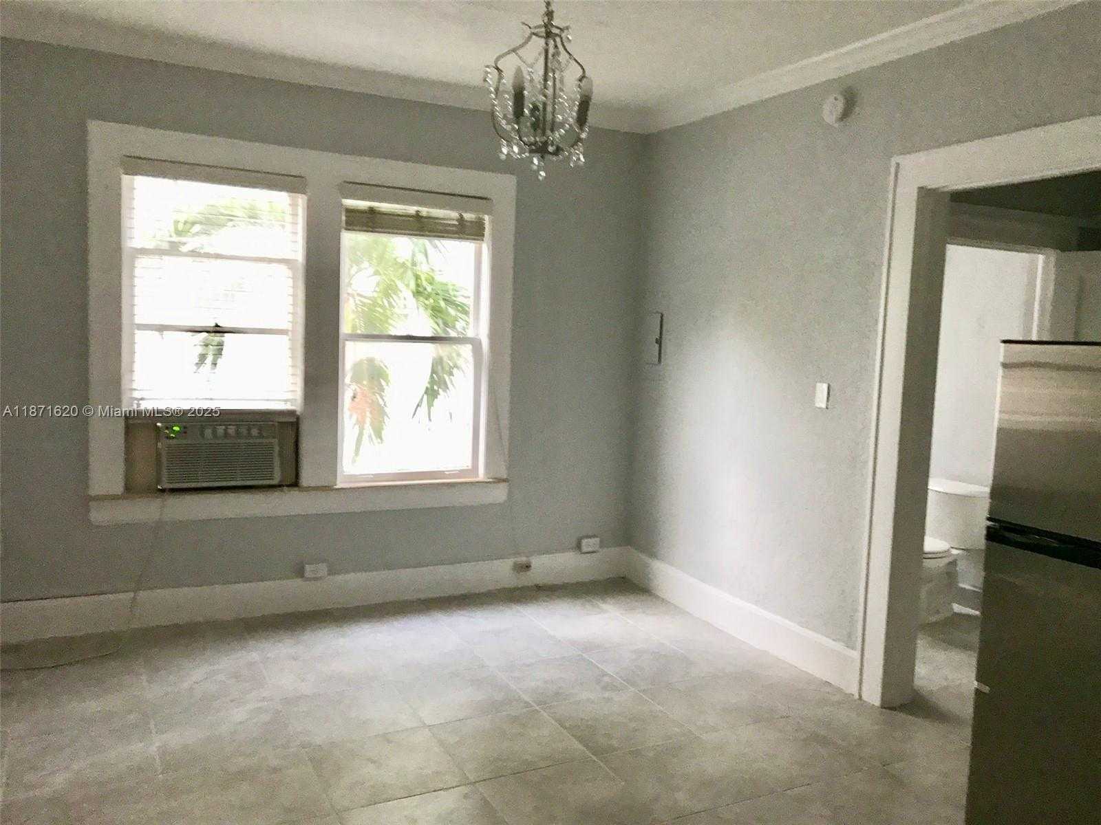 Small Image of 124 MENDOZA AVE #8A, Coral Gables Number 3