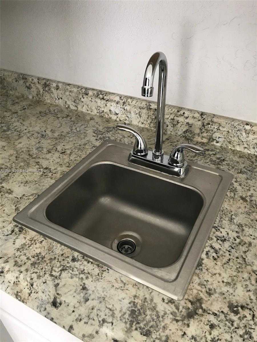Small Image of 124 MENDOZA AVE #8A, Coral Gables Number 4