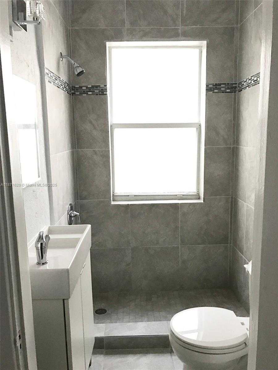 Small Image of 124 MENDOZA AVE #8A, Coral Gables Number 7
