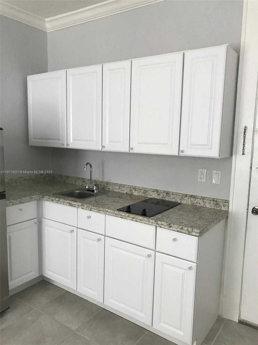 Small Image of 124 MENDOZA AVE #8A, Coral Gables Number 9